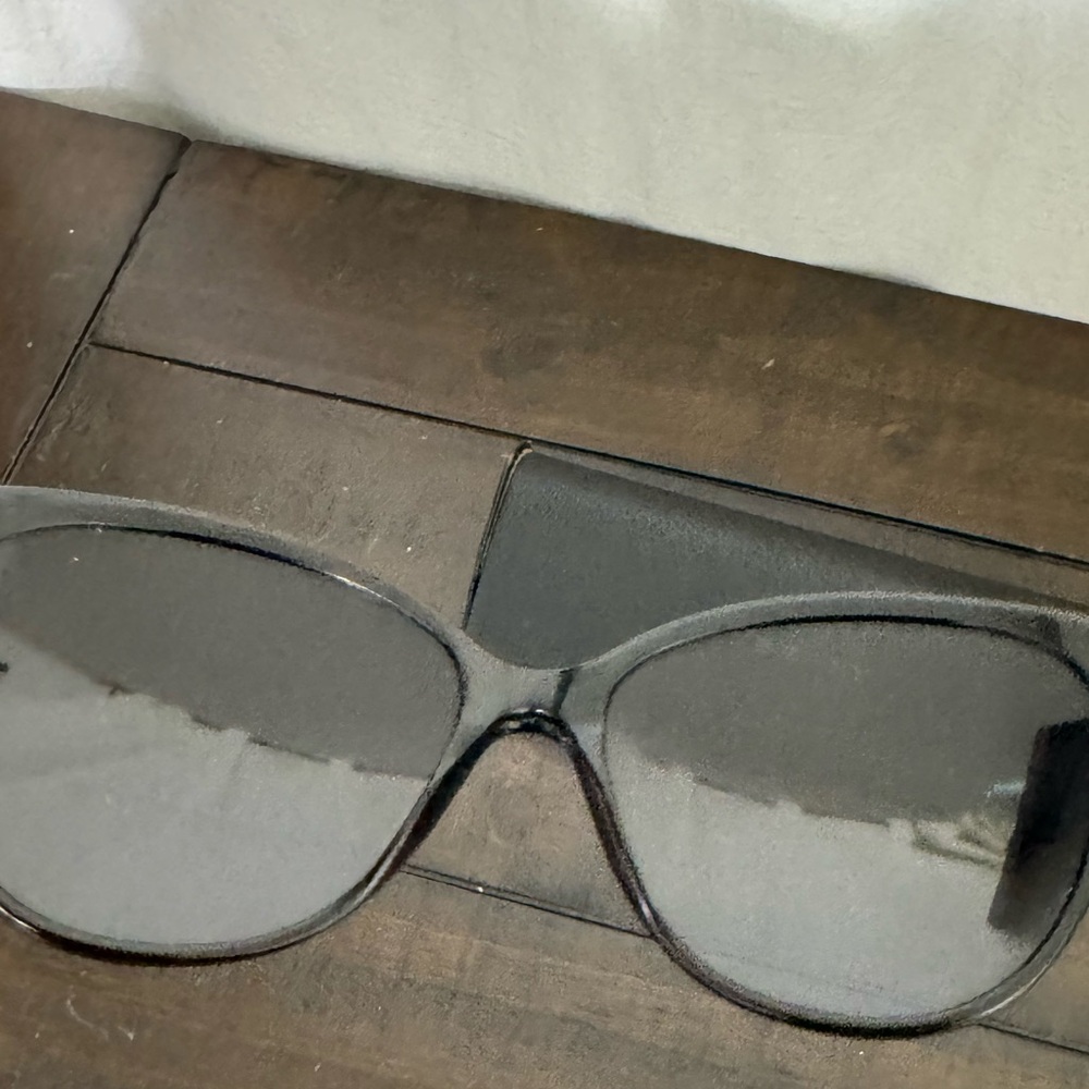 Burberry Polarized Sunglasses - Picture 7 of 8